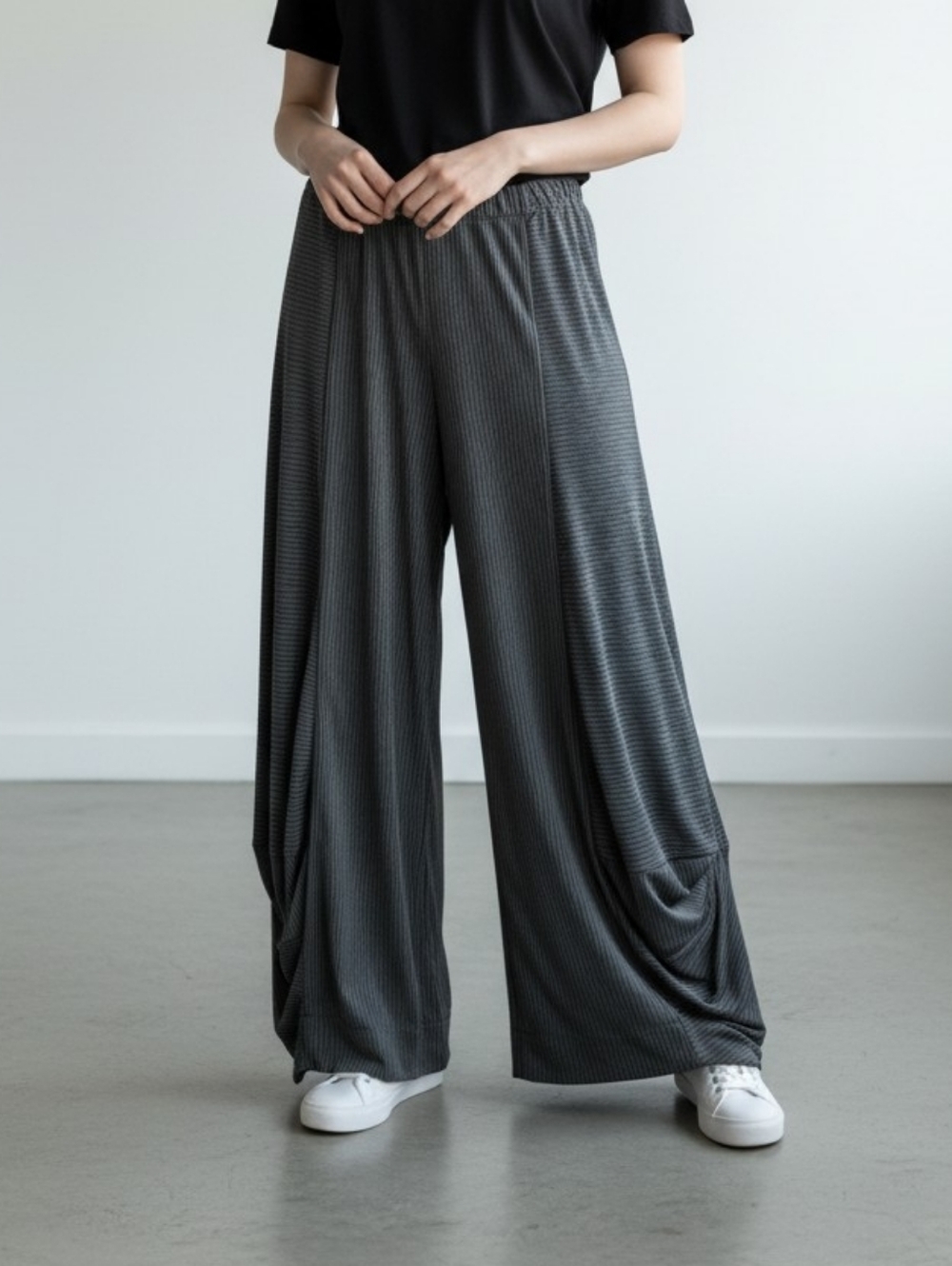 Alembika Women's Wide-Leg Ribbed Palazzo Pants in Charcoal - Picture 6 of 17